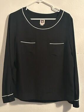 “REASONABLE OFFERS” “ANNE KLEIN”Black Long-Sleeve Blouse & White Piping Detail 🖤